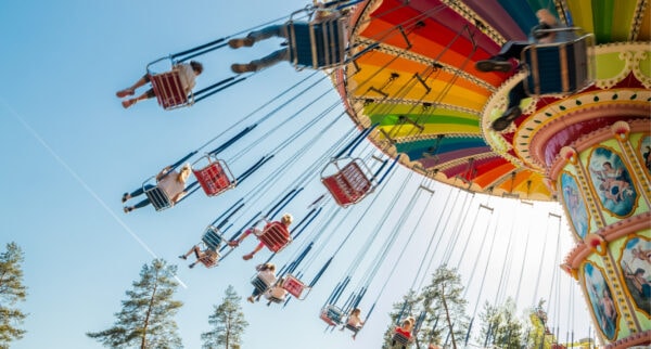 Credit card tips for summer events: How to save on concerts, theme parks, and more