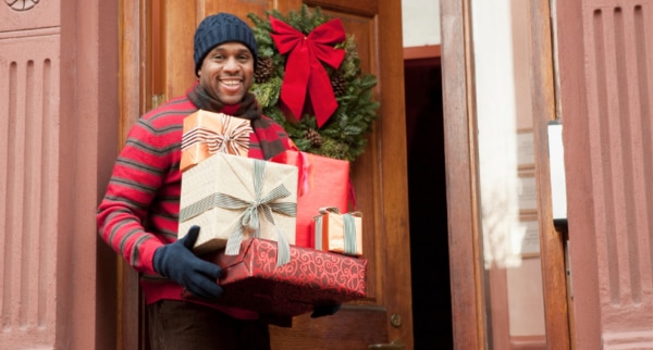 CardRatings survey: Pandemic will not dramatically affect holiday gift spending